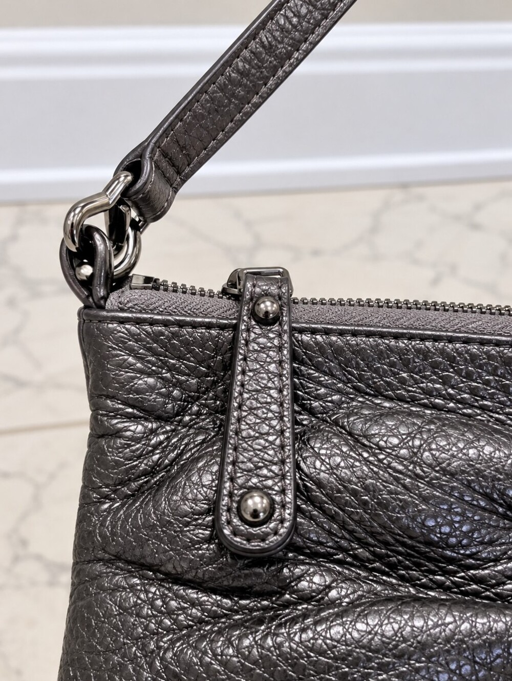 AUDREY BROOKE Metallic Gray Pebbled Leather Shoulder Bag. - Picture 4 of 7